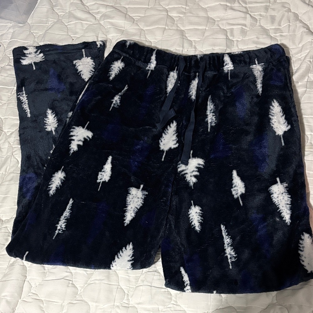 10/$25 Cozy Tree Print Pajama Pants